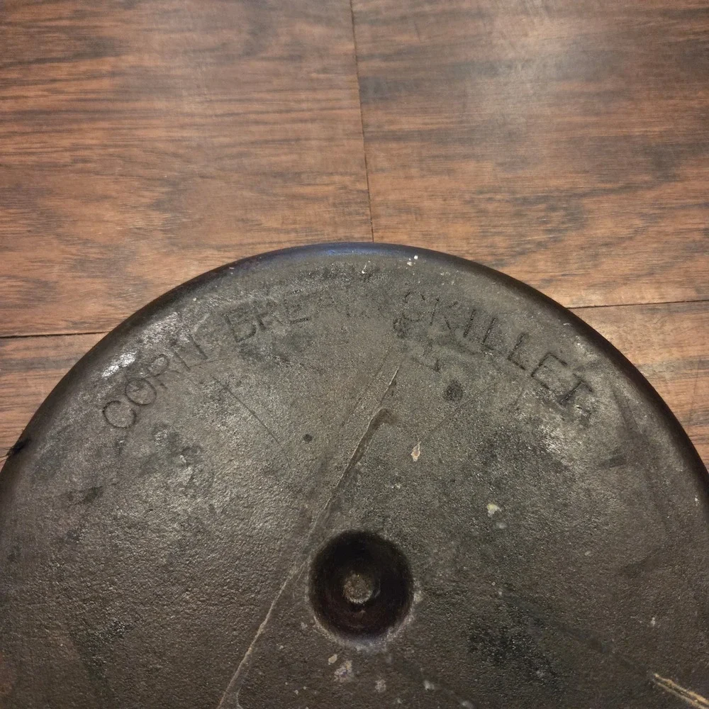 Vintage Cast Iron Cornbread Wedge Skillet 8 Section Pan Pat Pending 9 Inch
